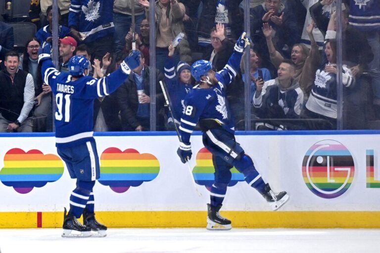 Viljams Nīlanders un Džons Tavaress, hokejazinas.com