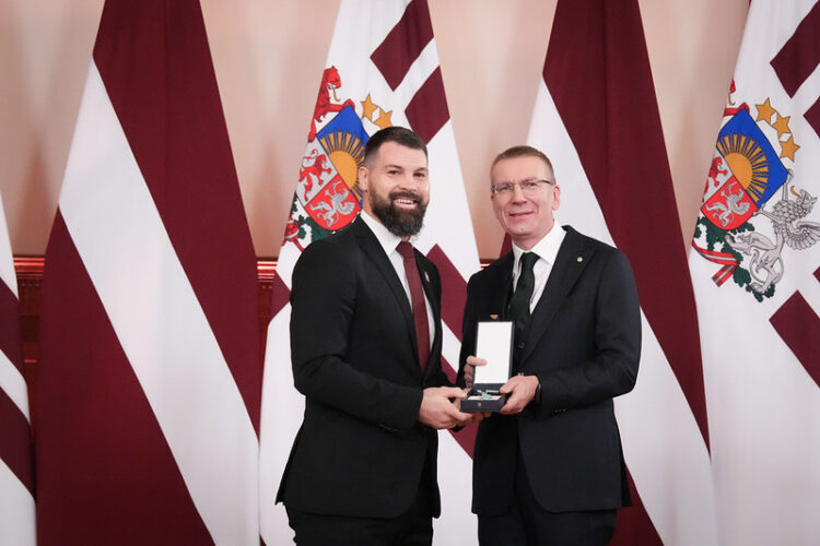 Kaspars Daugaviņš un Edgars Rinkēvičs, Hokejazinas.com