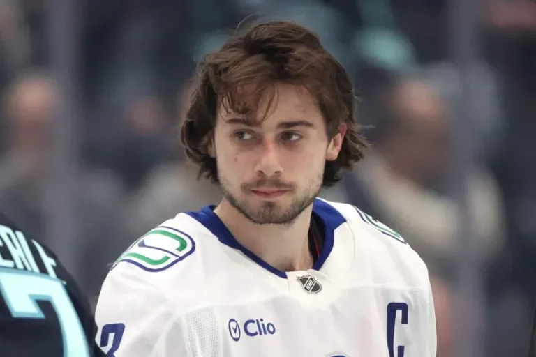 Kvins Hjūzs, hokejazinas.com