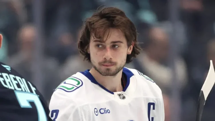 Kvins Hjūzs, hokejazinas.com