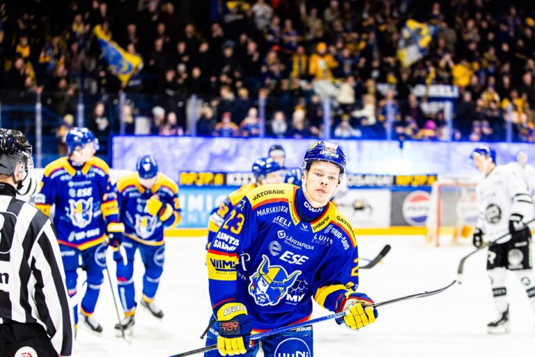 Alberts Šmits, hokejazinas.com