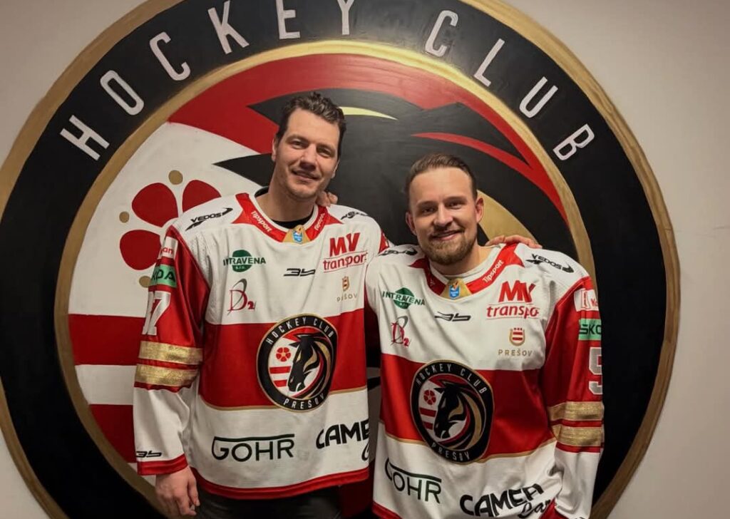 Miks Indrašis un Rihards Bukarts, Hokejazinas.com