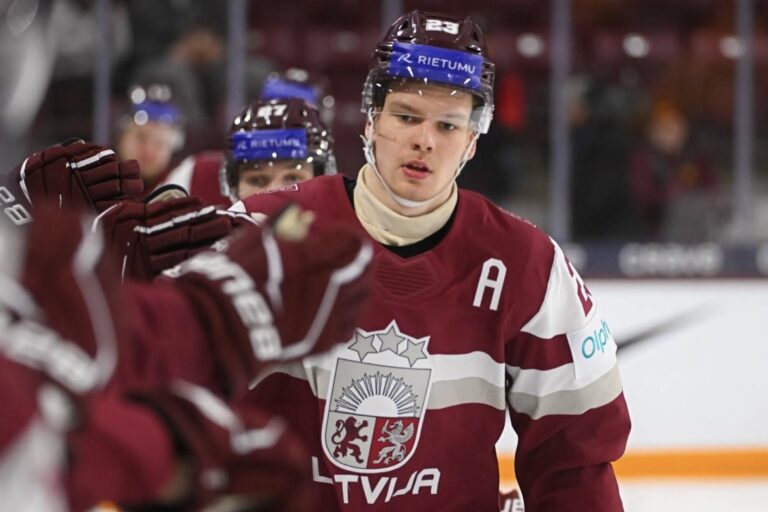 Alberts Šmits, hokejazinas.com