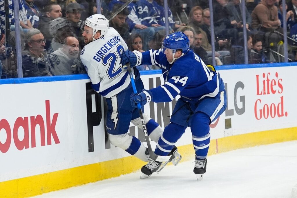 Zemgus Girgensons, hokejazinas.com