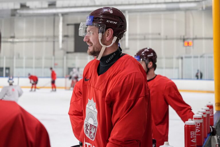 Miks Indrašis, Hokejazinas.com