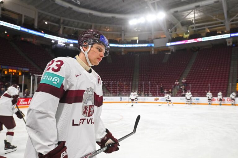 Alberts Šmits, hokejazinas.com