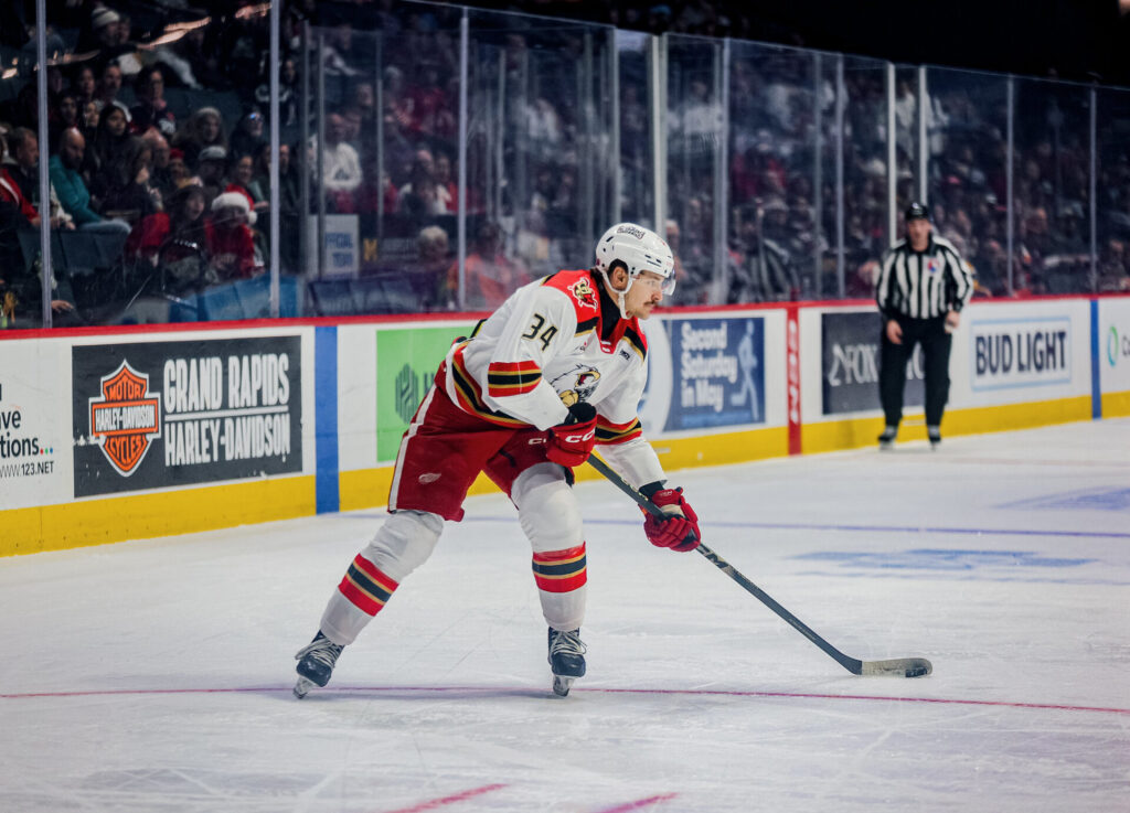 Eduards Tralmaks, hokejazinas.com