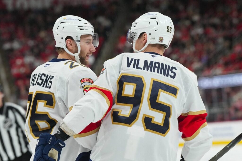 Uvis Balinskis un Sandis Vilmanis, hokejazinas.com