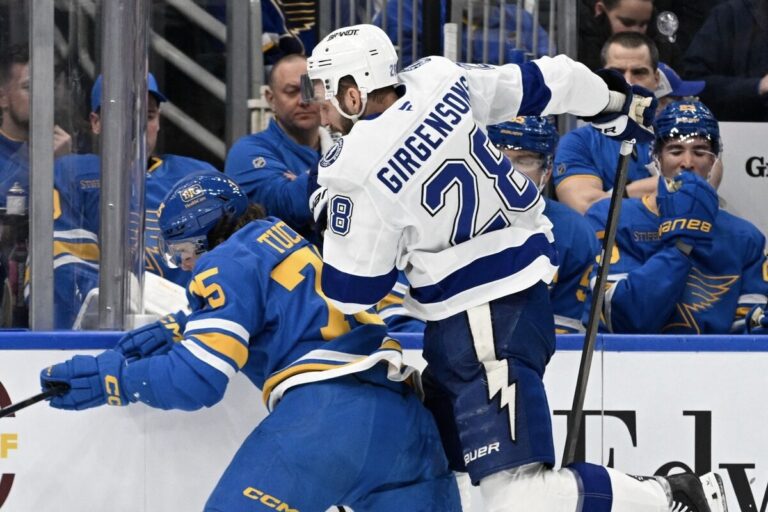 Zemgus Girgensons, hokejazinas.com