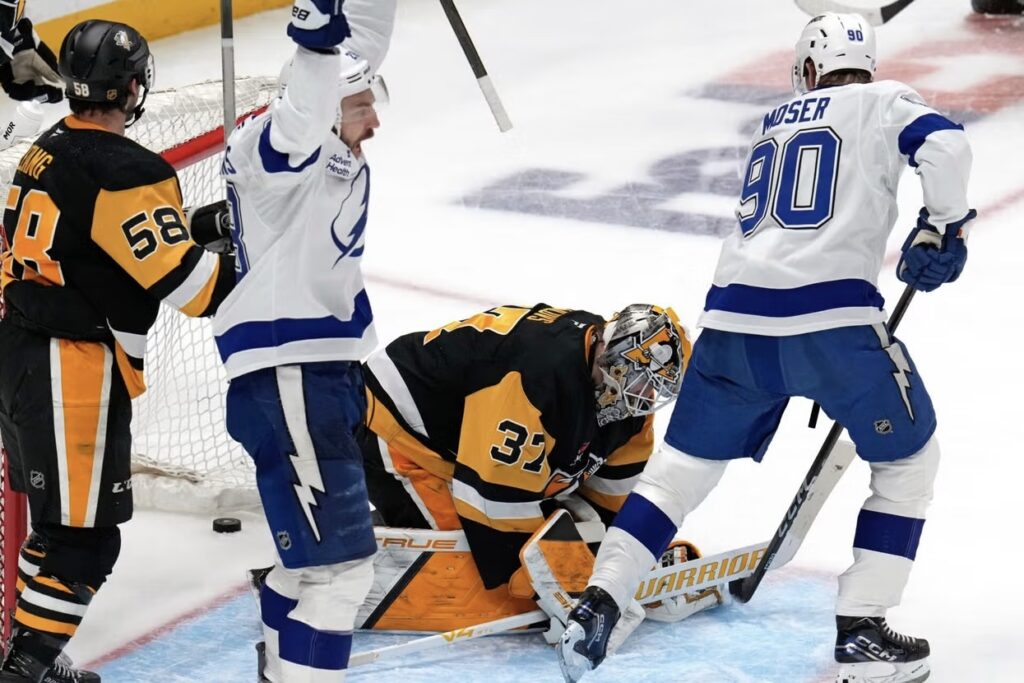 Zemgus Girgensons un Artūrs Šilovs, hokejazinas.com