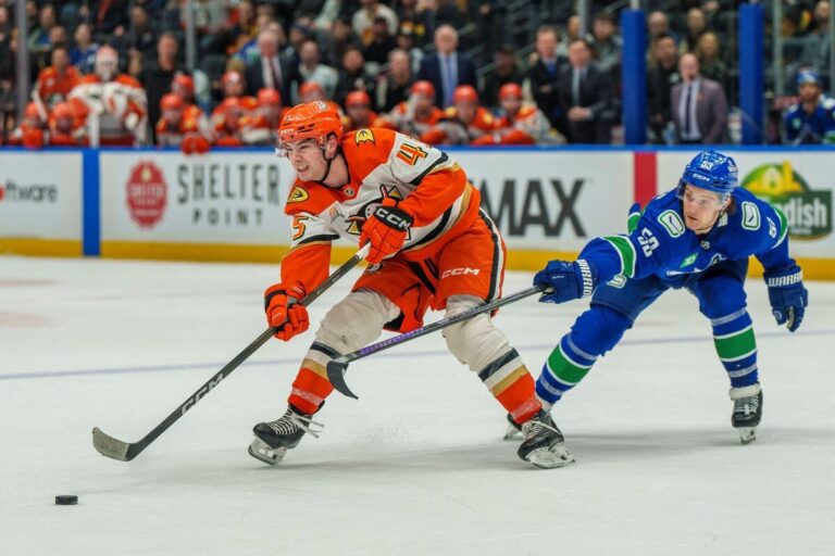 Teodors Bļugers, hokejazinas.com