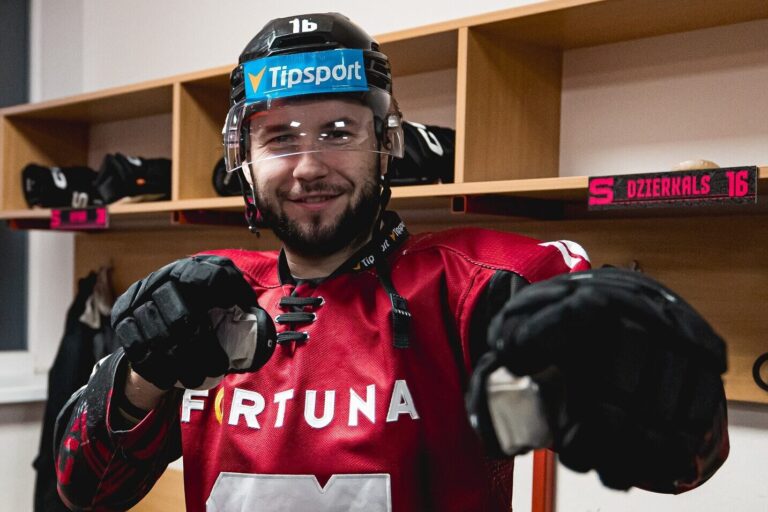 Mārtiņš Dzierkals, Hokejazinas.com