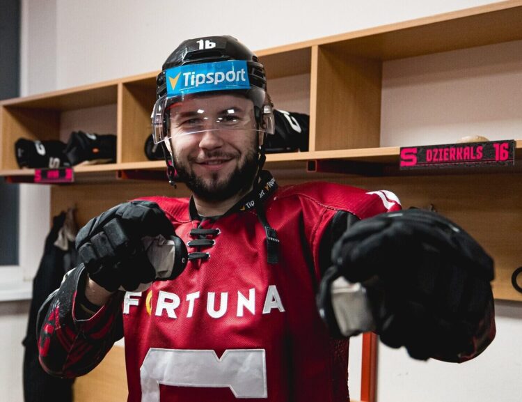 Mārtiņš Dzierkals, Hokejazinas.com