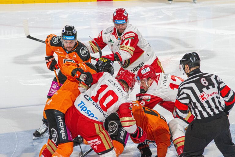 Rihards Bukarts un Miks Indrašis, Hokejazinas.com