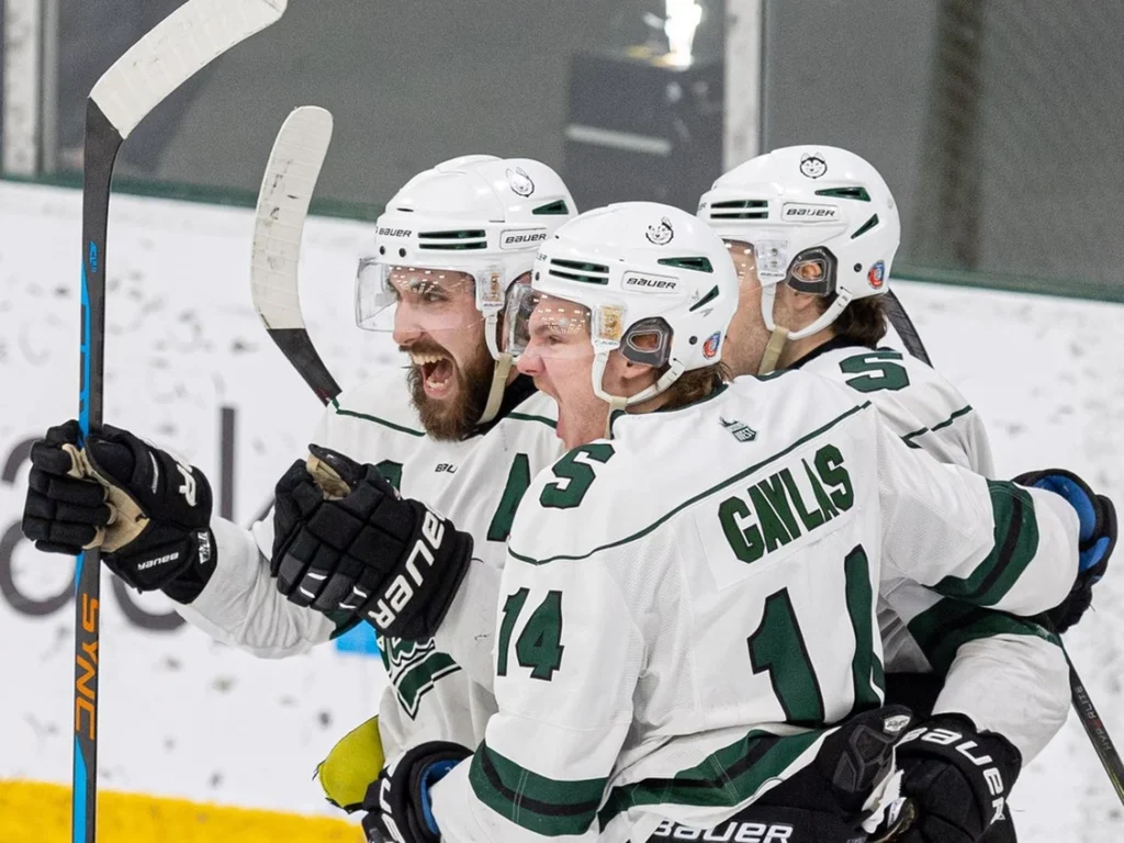 Tajs Prefontains un Pārkers Gavlass, hokejazinas.com