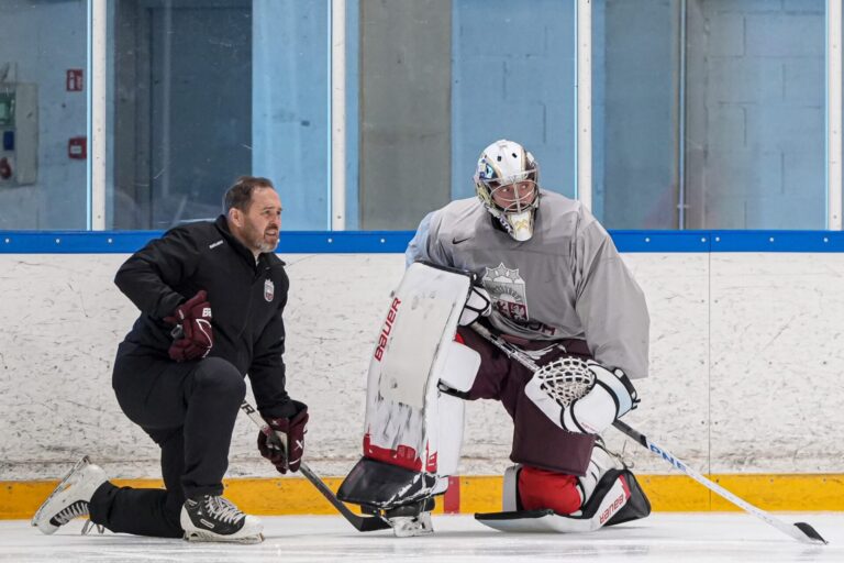 Kristers Gudļevskis un Artūrs Irbe, hokejazinas.com