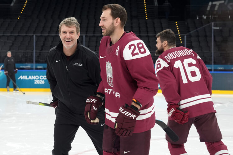 Sandis Ozoliņš, Zemgus Girgensons un Kaspars Daugaviņš, Hokejazinas.com