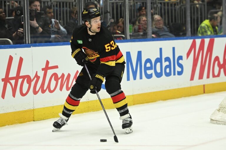 Teodors Bļugers, hokejazinas.com