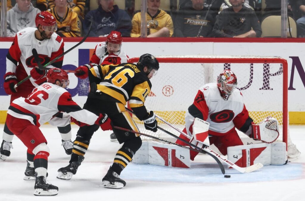 Pitsburgas "Penguins" un Karolīnas "Hurricanes", hokejazinas.com