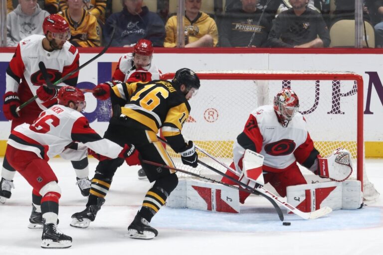 Pitsburgas "Penguins" un Karolīnas "Hurricanes", hokejazinas.com