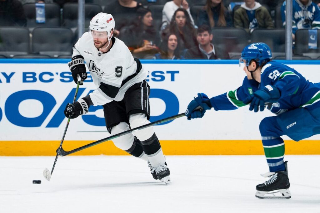 Teodors Bļugers, hokejazinas.com