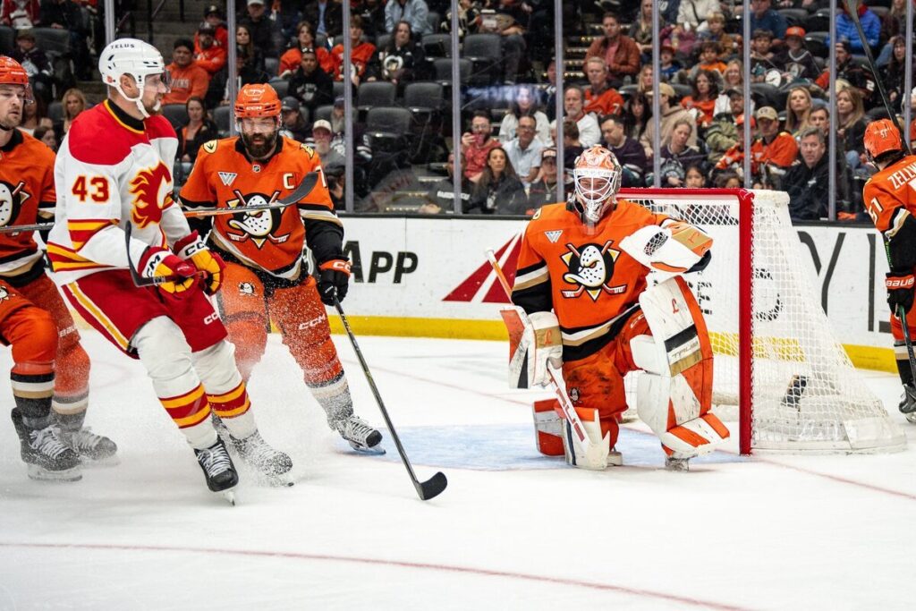 Anaheimas "Ducks" un Kalgari "Flames", hokejazinas.com
