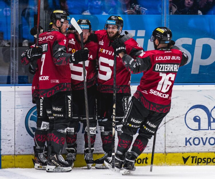 Mārtiņš Dzierkals, Hokejazinas.com