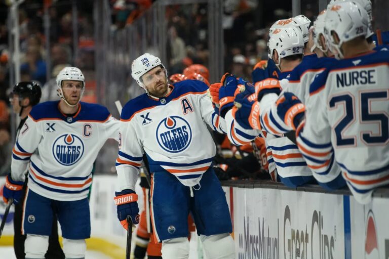 Leons Draizaitls un Konors Makdeivids, hokejazinas.com