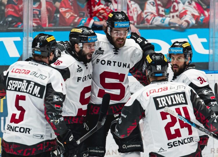 Mārtiņš Dzierkals, Hokejazinas.com