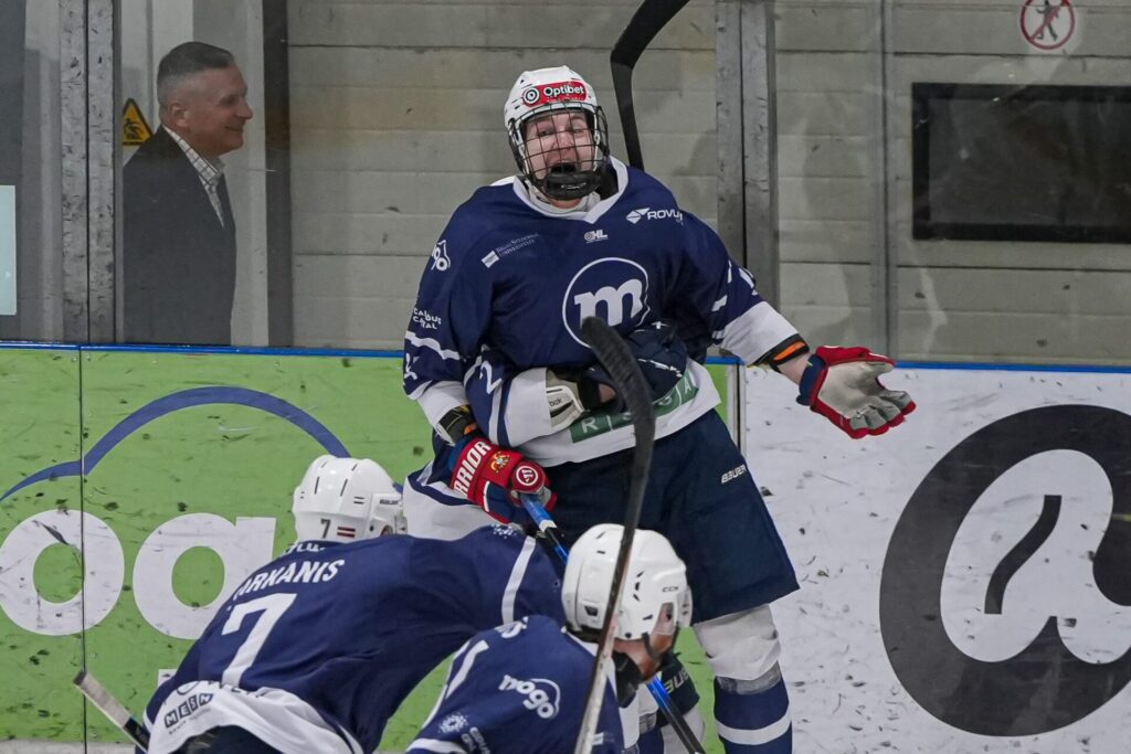 Niks Feņenko, hokejazinas.com