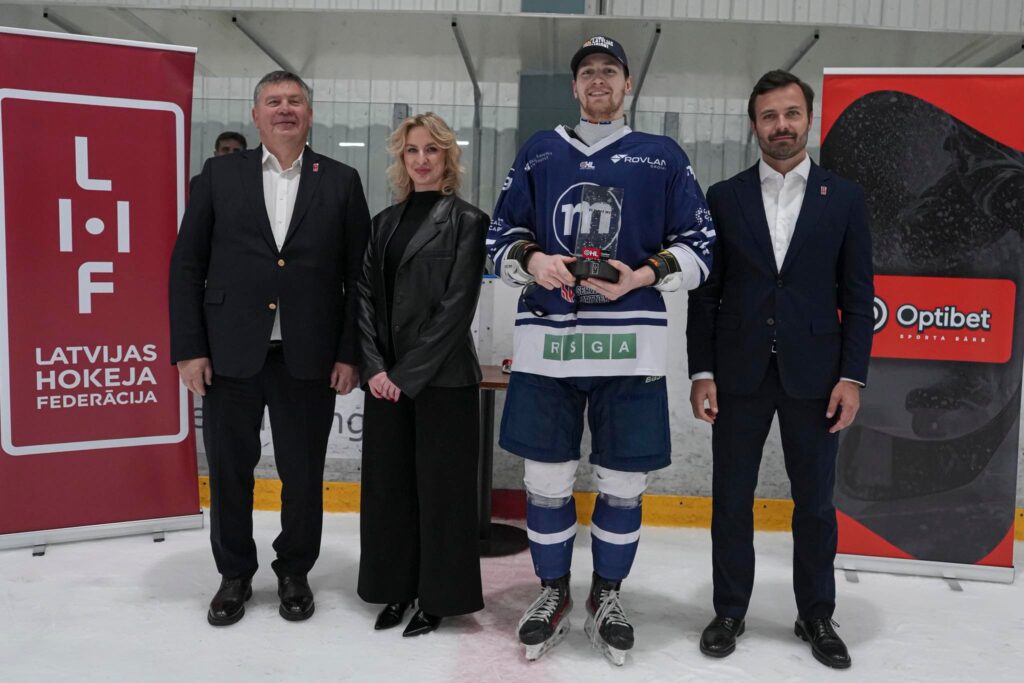 Niks Feņenko, hokejazinas.com