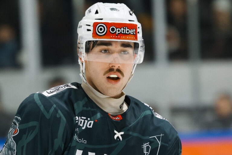 Gustavs Krūmiņš, hokejazinas.com