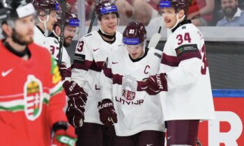Rūdolfs Balcers, Sandis Vilmanis un Eduards Tralmaks, hokejazinas.com