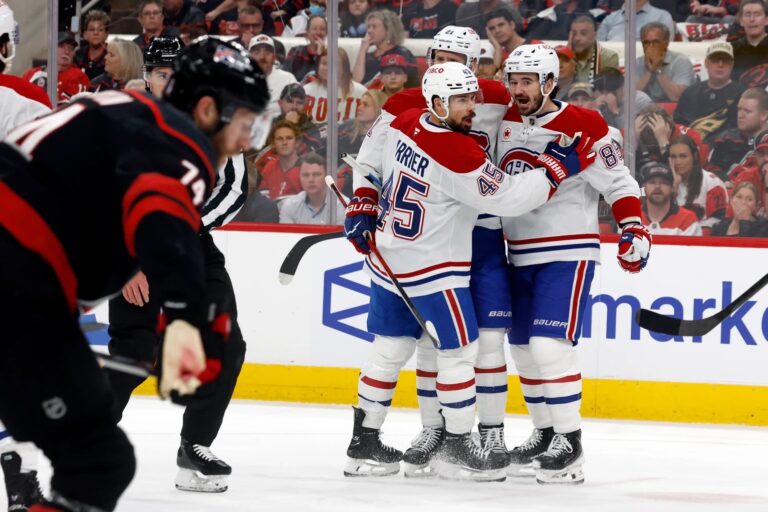 Monreālas "Canadiens" un Karolīnas "Hurricanes", hokejazinas.com