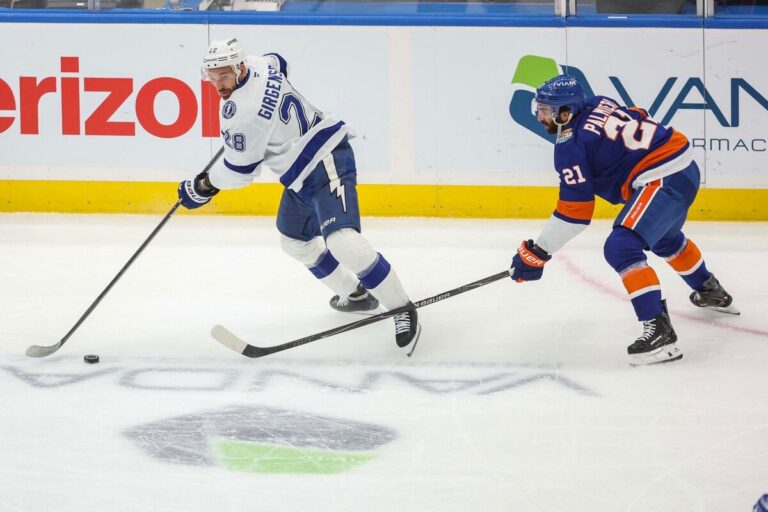 Zemgus Girgensons, hokejazinas.com