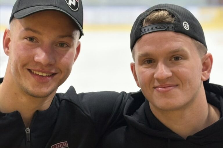 Kristaps Skrastiņš un Arvils Bergmanis, hokejazinas.com